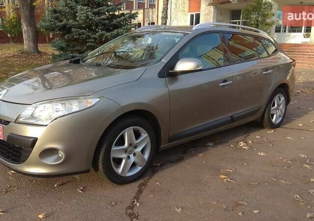 Бежевый Рено Меган, объемом двигателя 1.46 л и пробегом 200 тыс. км за 7500 $, фото 1 на Automoto.ua