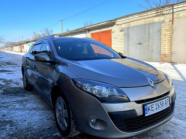 Бежевый Рено Меган, объемом двигателя 1.5 л и пробегом 0 тыс. км за 6700 $, фото 1 на Automoto.ua