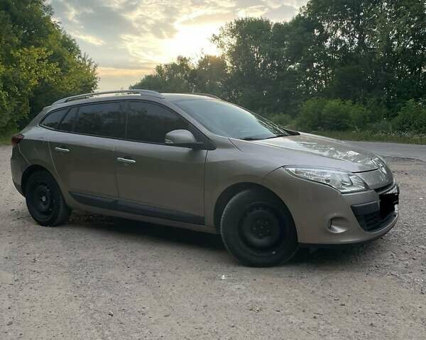 Бежевый Рено Меган, объемом двигателя 1.5 л и пробегом 230 тыс. км за 7800 $, фото 1 на Automoto.ua