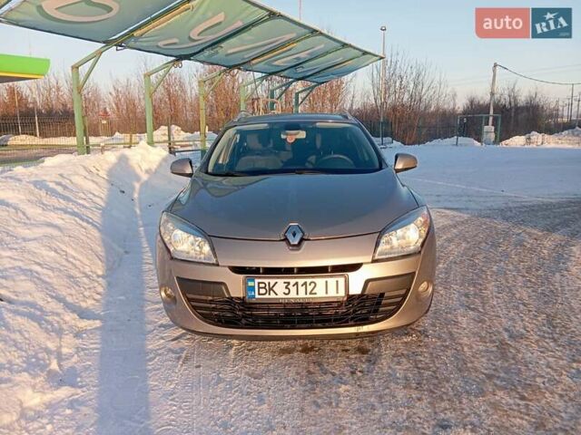 Бежевый Рено Меган, объемом двигателя 1.46 л и пробегом 232 тыс. км за 7150 $, фото 1 на Automoto.ua