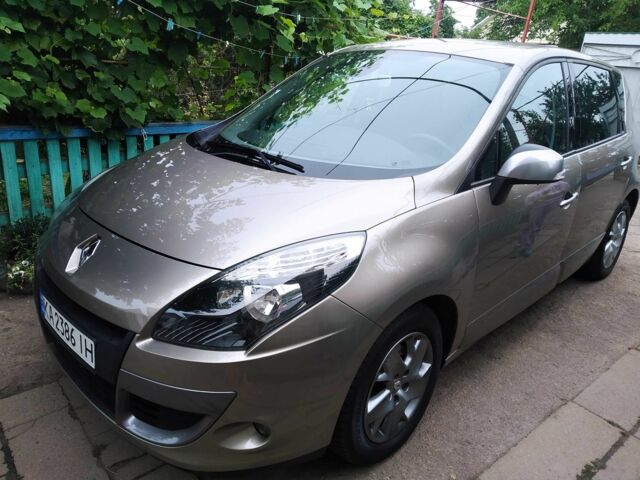 Бежевый Рено Меган, объемом двигателя 1.5 л и пробегом 180 тыс. км за 7500 $, фото 1 на Automoto.ua