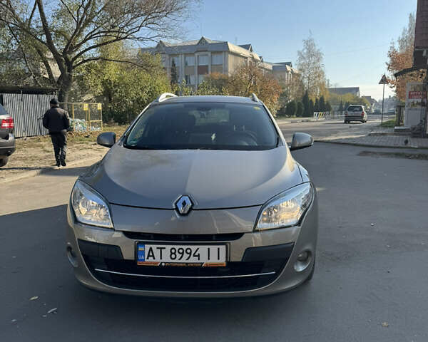Бежевый Рено Меган, объемом двигателя 2 л и пробегом 154 тыс. км за 8400 $, фото 1 на Automoto.ua