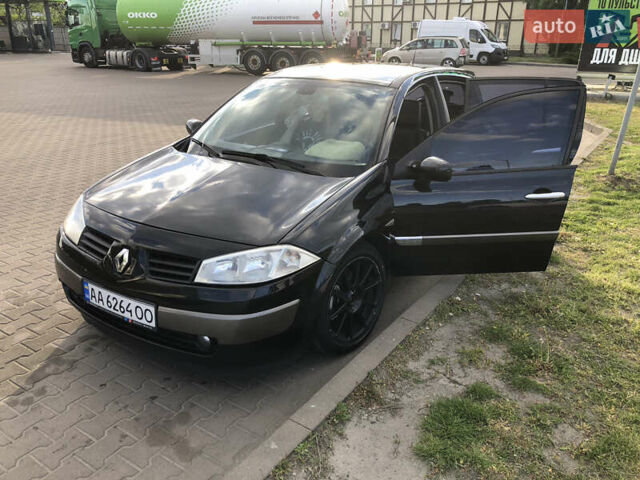 Черный Рено Меган, объемом двигателя 2 л и пробегом 235 тыс. км за 4600 $, фото 1 на Automoto.ua