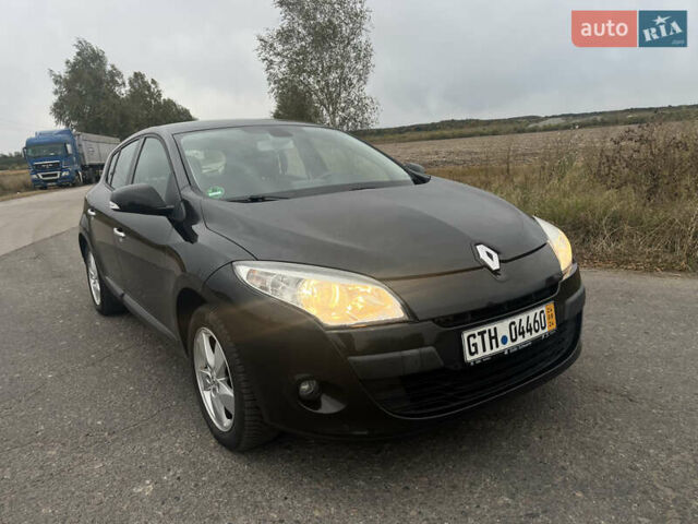 Рено Меган 2009 у Сумах на Automoto.ua Чорний Рено Меган, об'ємом двигуна 1.6 л та пробігом 181 тис. км за 7200 $, фото 1 на Automoto.ua