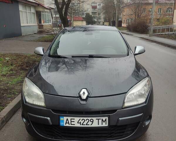 Черный Рено Меган, объемом двигателя 1.5 л и пробегом 231 тыс. км за 7000 $, фото 1 на Automoto.ua
