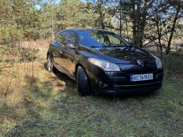 Черный Рено Меган, объемом двигателя 1.5 л и пробегом 300 тыс. км за 6000 $, фото 1 на Automoto.ua