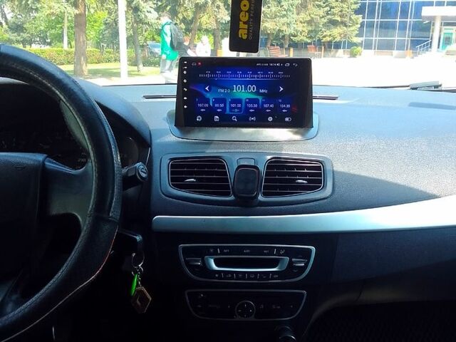 Черный Рено Меган, объемом двигателя 1.5 л и пробегом 241 тыс. км за 6800 $, фото 1 на Automoto.ua