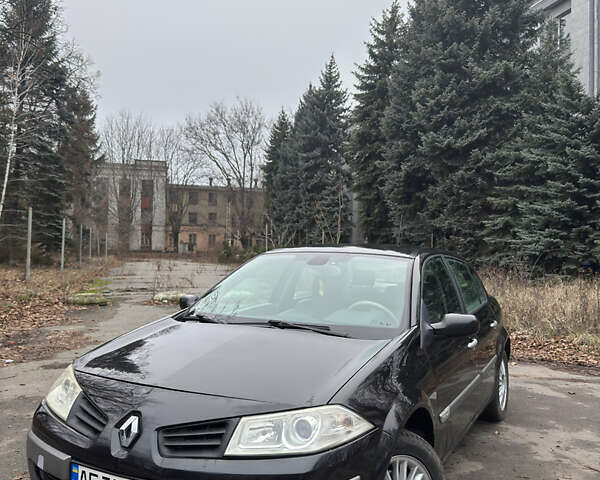 Черный Рено Меган, объемом двигателя 1.6 л и пробегом 295 тыс. км за 4300 $, фото 1 на Automoto.ua