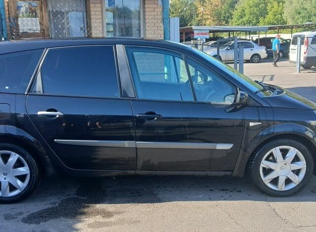 Черный Рено Меган, объемом двигателя 1.9 л и пробегом 99 тыс. км за 4825 $, фото 1 на Automoto.ua