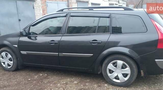 Черный Рено Меган, объемом двигателя 1.6 л и пробегом 300 тыс. км за 5000 $, фото 1 на Automoto.ua