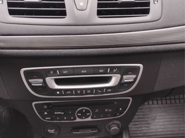 Черный Рено Меган, объемом двигателя 1.5 л и пробегом 236 тыс. км за 7200 $, фото 1 на Automoto.ua