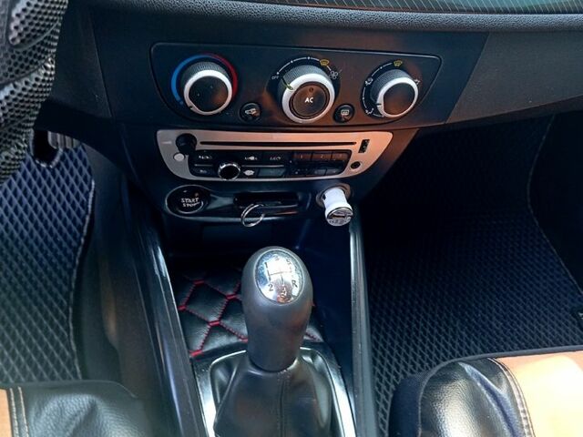 Черный Рено Меган, объемом двигателя 1.5 л и пробегом 249 тыс. км за 7200 $, фото 1 на Automoto.ua