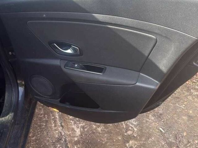 Чорний Рено Меган, об'ємом двигуна 1.6 л та пробігом 200 тис. км за 4670 $, фото 1 на Automoto.ua