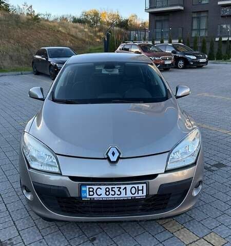 Рено Меган 2009 в Львове на Automoto.ua Коричневый Рено Меган, объемом двигателя 1.5 л и пробегом 271 тыс. км за 6300 $, фото 1 на Automoto.ua