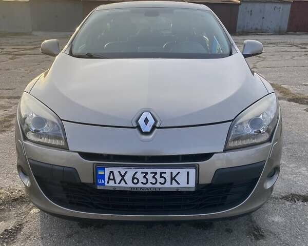 Коричневий Рено Меган, об'ємом двигуна 2 л та пробігом 210 тис. км за 8300 $, фото 1 на Automoto.ua