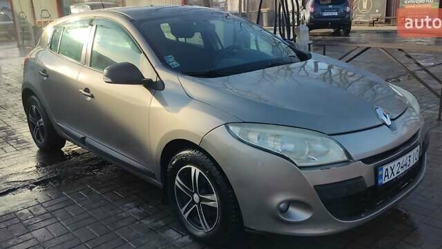 Коричневый Рено Меган, объемом двигателя 1.6 л и пробегом 260 тыс. км за 4800 $, фото 1 на Automoto.ua