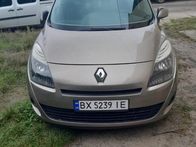 Рено Меган 2010 в Славуте на Automoto.ua Коричневый Рено Меган, объемом двигателя 1.5 л и пробегом 270 тыс. км за 7450 $, фото 1 на Automoto.ua