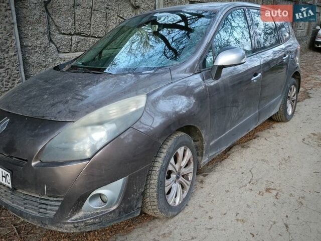 Коричневый Рено Меган, объемом двигателя 1.46 л и пробегом 400 тыс. км за 5700 $, фото 1 на Automoto.ua