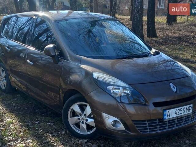 Коричневий Рено Меган, об'ємом двигуна 1.46 л та пробігом 215 тис. км за 6250 $, фото 1 на Automoto.ua