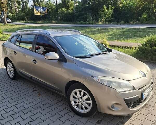 Коричневий Рено Меган, об'ємом двигуна 1.5 л та пробігом 270 тис. км за 5499 $, фото 1 на Automoto.ua