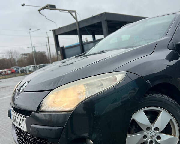 Коричневый Рено Меган, объемом двигателя 1.5 л и пробегом 259 тыс. км за 5899 $, фото 1 на Automoto.ua