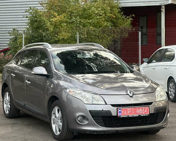 Коричневый Рено Меган, объемом двигателя 1.6 л и пробегом 210 тыс. км за 7700 $, фото 1 на Automoto.ua