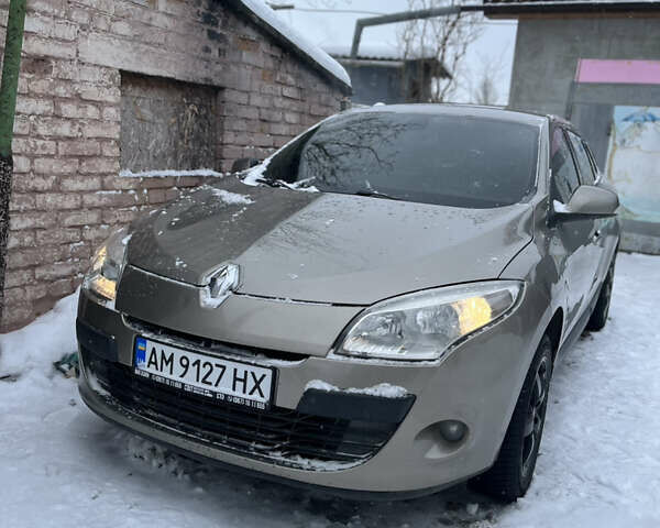 Коричневый Рено Меган, объемом двигателя 1.5 л и пробегом 327 тыс. км за 6700 $, фото 1 на Automoto.ua