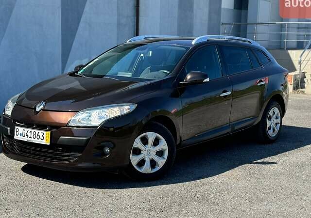 Коричневый Рено Меган, объемом двигателя 1.5 л и пробегом 199 тыс. км за 7800 $, фото 1 на Automoto.ua