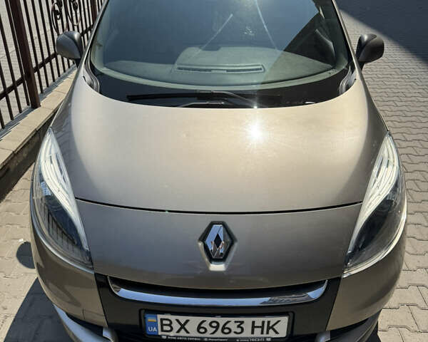 Коричневый Рено Меган, объемом двигателя 1.46 л и пробегом 248 тыс. км за 7650 $, фото 1 на Automoto.ua