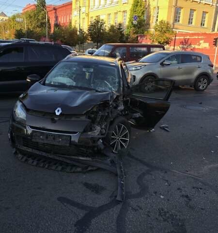 Коричневый Рено Меган, объемом двигателя 1.6 л и пробегом 220 тыс. км за 2500 $, фото 1 на Automoto.ua