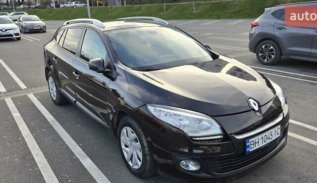 Коричневый Рено Меган, объемом двигателя 1.46 л и пробегом 143 тыс. км за 7500 $, фото 1 на Automoto.ua