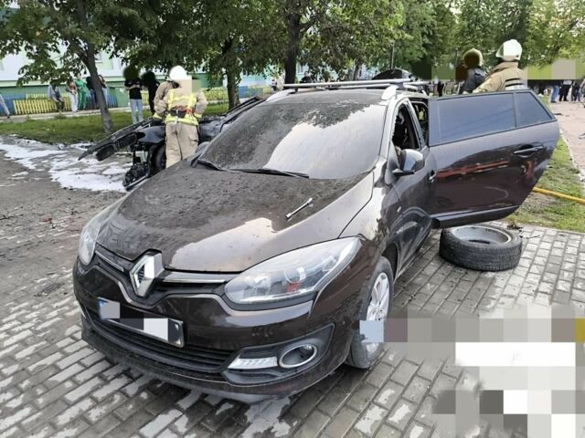 Коричневый Рено Меган, объемом двигателя 0 л и пробегом 200 тыс. км за 4100 $, фото 1 на Automoto.ua