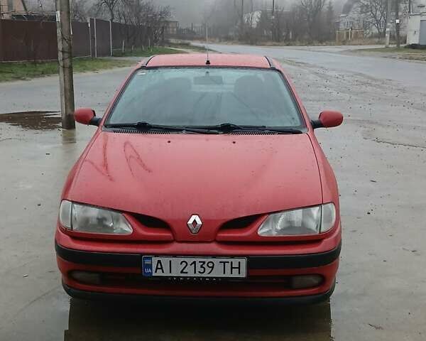 Красный Рено Меган, объемом двигателя 1.6 л и пробегом 300 тыс. км за 1400 $, фото 1 на Automoto.ua