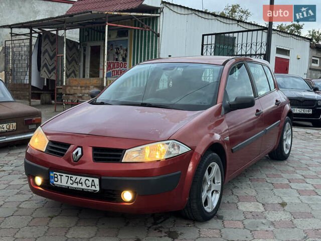 Красный Рено Меган, объемом двигателя 1.6 л и пробегом 160 тыс. км за 3350 $, фото 1 на Automoto.ua