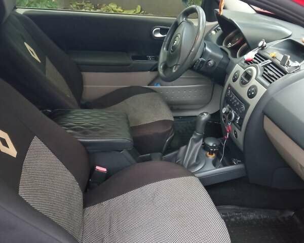 Красный Рено Меган, объемом двигателя 1.6 л и пробегом 308 тыс. км за 3700 $, фото 1 на Automoto.ua