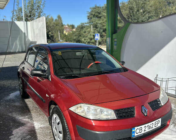 Рено Меган 2004 в Броварах на Automoto.ua Красный Рено Меган, объемом двигателя 1.39 л и пробегом 288 тыс. км за 3700 $, фото 1 на Automoto.ua