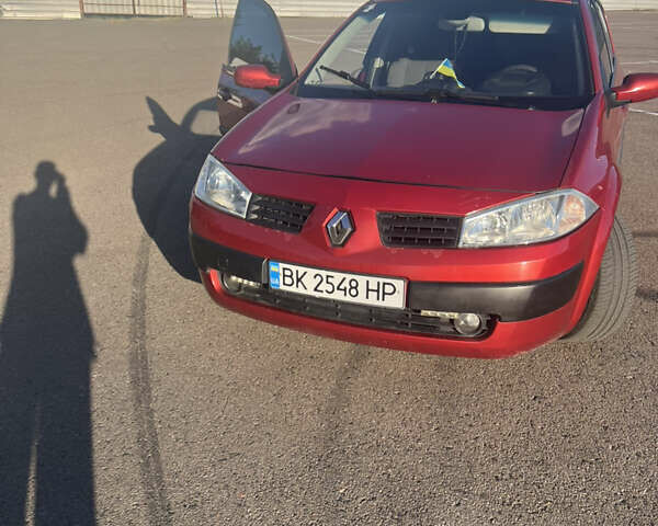 Красный Рено Меган, объемом двигателя 1.6 л и пробегом 180 тыс. км за 4200 $, фото 1 на Automoto.ua
