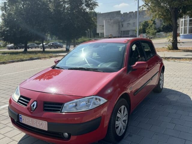 Красный Рено Меган, объемом двигателя 1.4 л и пробегом 221 тыс. км за 5000 $, фото 1 на Automoto.ua