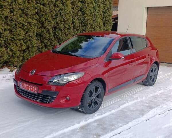 Красный Рено Меган, объемом двигателя 1.6 л и пробегом 249 тыс. км за 7300 $, фото 1 на Automoto.ua