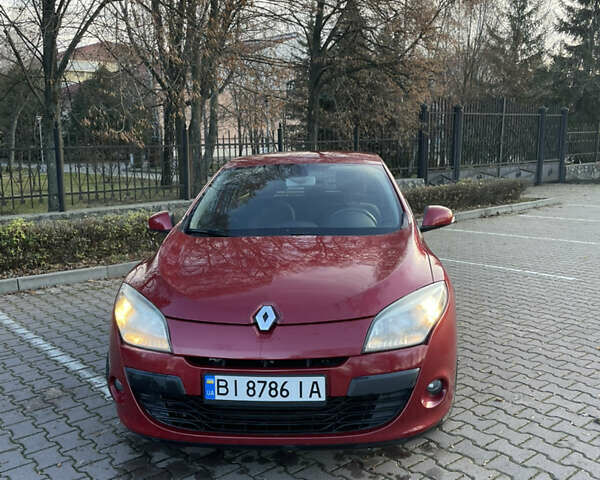 Красный Рено Меган, объемом двигателя 1.6 л и пробегом 205 тыс. км за 6899 $, фото 1 на Automoto.ua