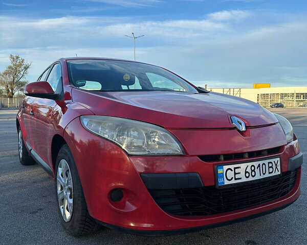 Рено Меган 2009 в Черновцах на Automoto.ua Красный Рено Меган, объемом двигателя 1.6 л и пробегом 220 тыс. км за 6500 $, фото 1 на Automoto.ua