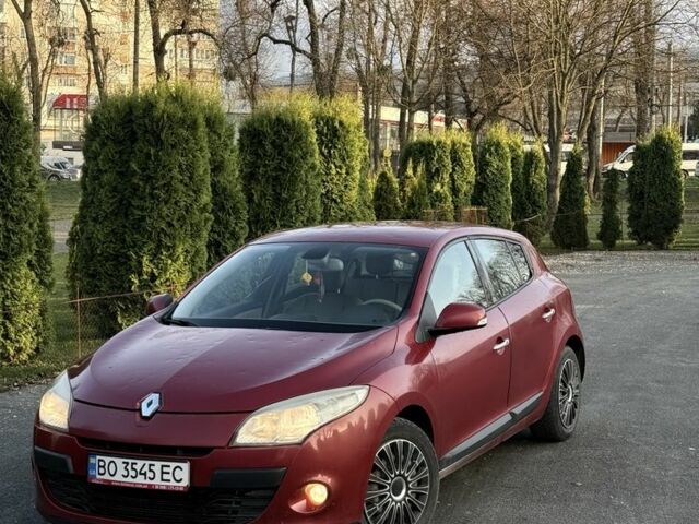 Красный Рено Меган, объемом двигателя 2 л и пробегом 284 тыс. км за 3999 $, фото 1 на Automoto.ua