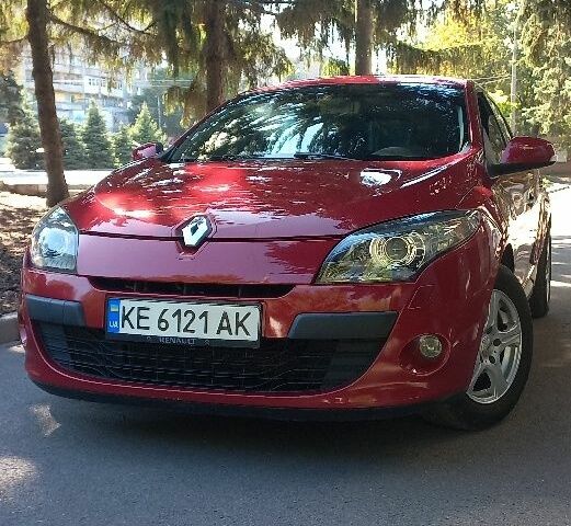 Красный Рено Меган, объемом двигателя 1.6 л и пробегом 212 тыс. км за 7200 $, фото 1 на Automoto.ua