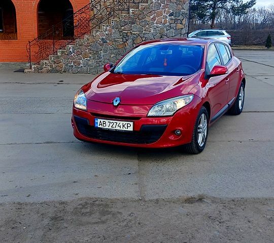 Красный Рено Меган, объемом двигателя 1.5 л и пробегом 0 тыс. км за 7200 $, фото 1 на Automoto.ua