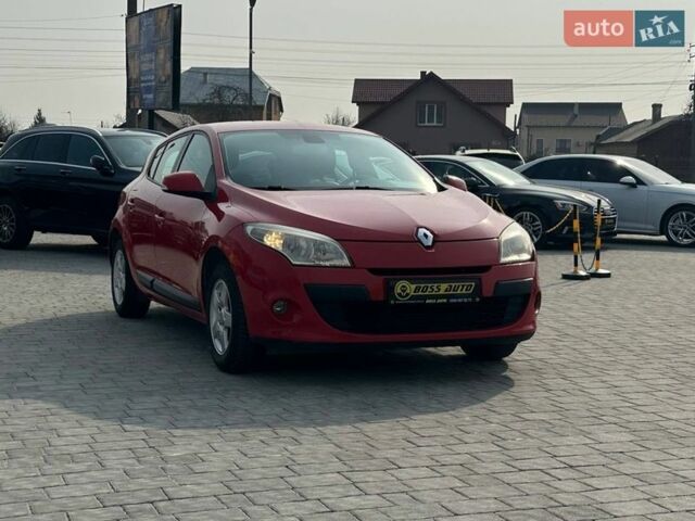 Красный Рено Меган, объемом двигателя 1.6 л и пробегом 185 тыс. км за 7500 $, фото 1 на Automoto.ua