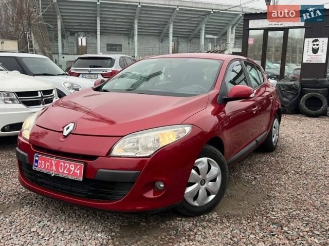 Красный Рено Меган, объемом двигателя 1.6 л и пробегом 195 тыс. км за 6999 $, фото 1 на Automoto.ua