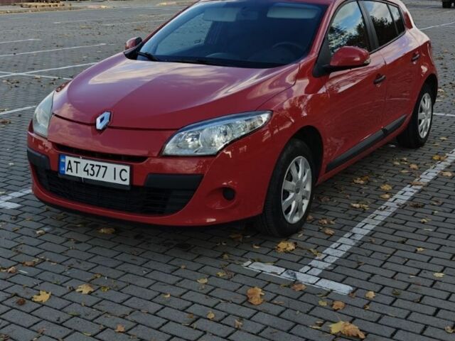 Красный Рено Меган, объемом двигателя 1.6 л и пробегом 253 тыс. км за 6000 $, фото 1 на Automoto.ua