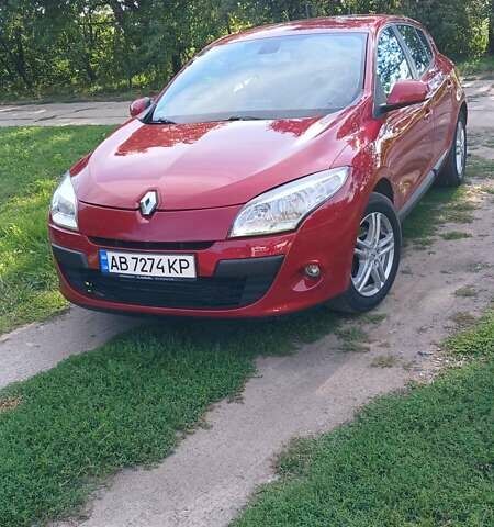 Красный Рено Меган, объемом двигателя 1.46 л и пробегом 128 тыс. км за 6900 $, фото 1 на Automoto.ua