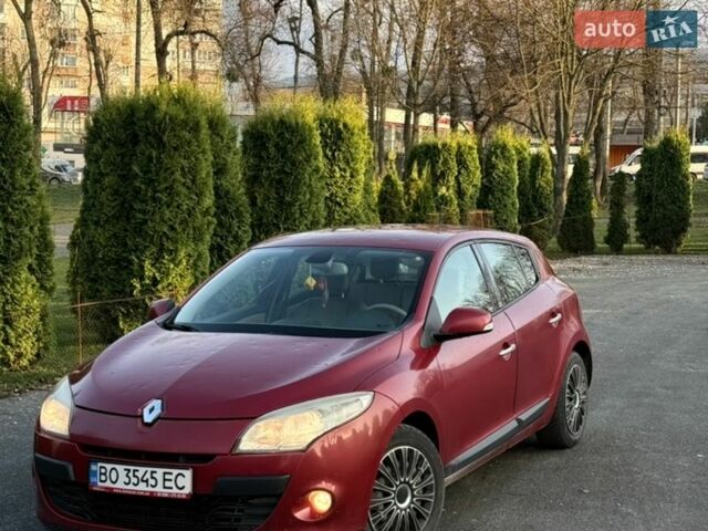 Красный Рено Меган, объемом двигателя 2 л и пробегом 283 тыс. км за 3999 $, фото 1 на Automoto.ua