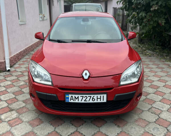 Красный Рено Меган, объемом двигателя 1.5 л и пробегом 231 тыс. км за 6200 $, фото 1 на Automoto.ua